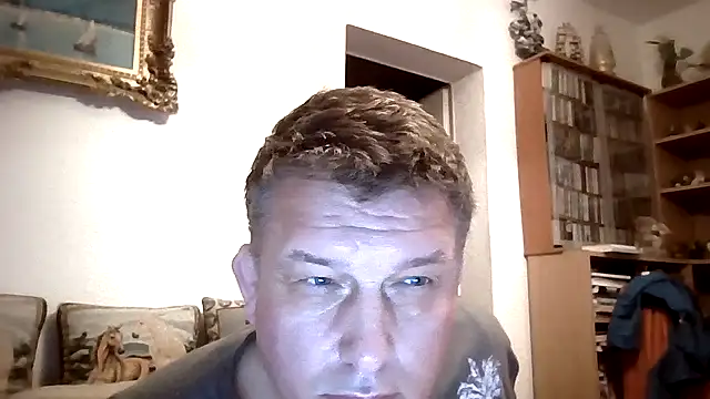 Snapshot of GrandpasDadBulg chatting on November 18, 8:24 pm GrandpasDadBulg online show from November 18, 8:24 pm