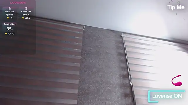 Snapshot of LillySquirtShot chatting on January 14, 11:42 pm LillySquirtShot online show from January 14, 11:42 pm