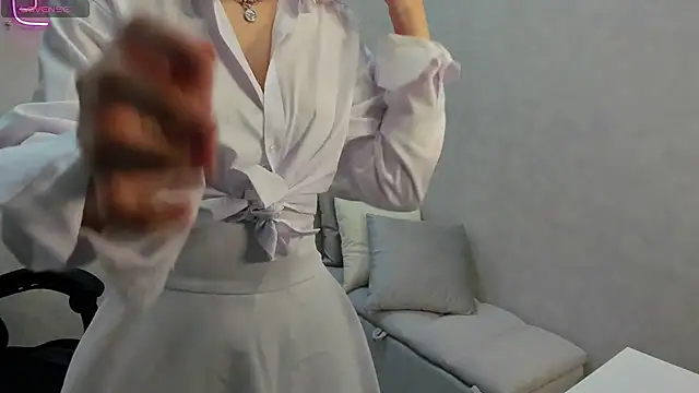 Alisa Suun online show from March 1, 1:11 am