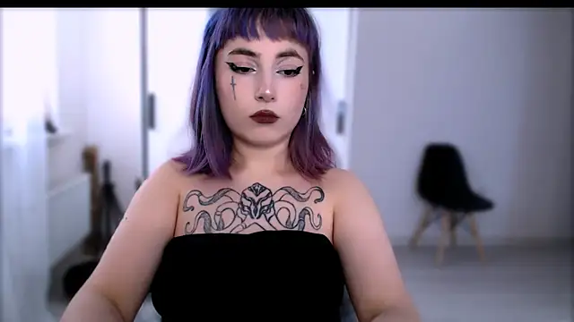 Snapshot of purplewitch chatting on December 19, 7:15 am purplewitch online show from December 19, 7:15 am