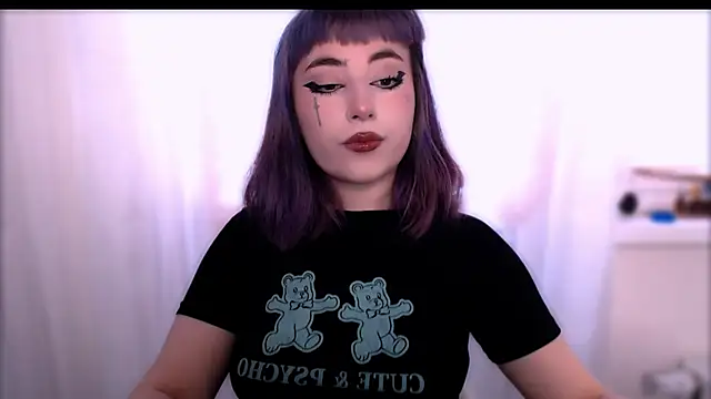 Snapshot of purplewitch chatting on December 21, 5:47 am purplewitch online show from December 21, 5:47 am