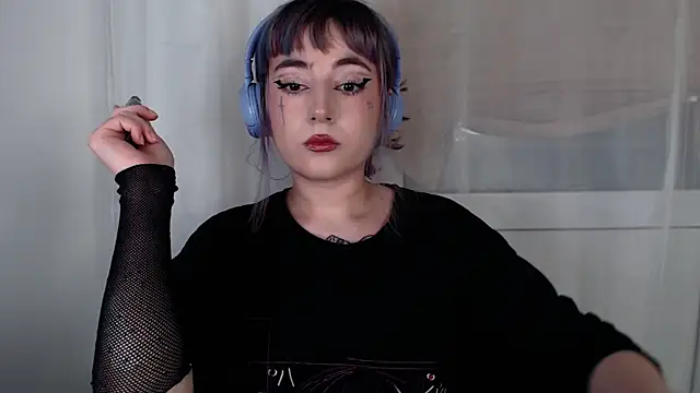 Snapshot of purplewitch chatting on January 11, 12:26 am purplewitch online show from January 11, 12:26 am