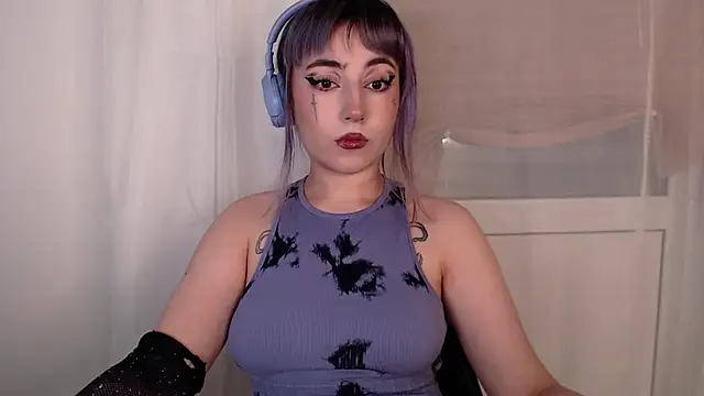 Snapshot of purplewitch chatting on January 12, 10:04 pm purplewitch online show from January 12, 10:04 pm