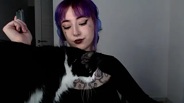 Snapshot of purplewitch chatting on February 2, 12:04 pm purplewitch online show from February 2, 12:04 pm