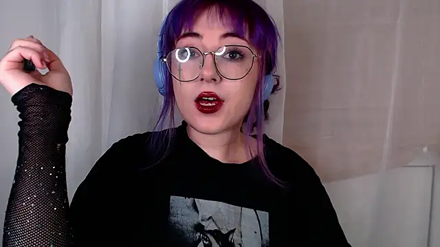 Snapshot of purplewitch chatting on February 3, 12:20 am purplewitch online show from February 3, 12:20 am