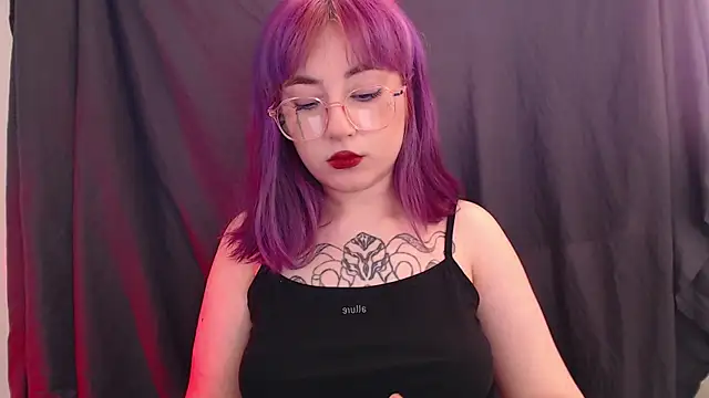 Snapshot of purplewitch chatting on February 28, 3:18 am purplewitch online show from February 28, 3:18 am