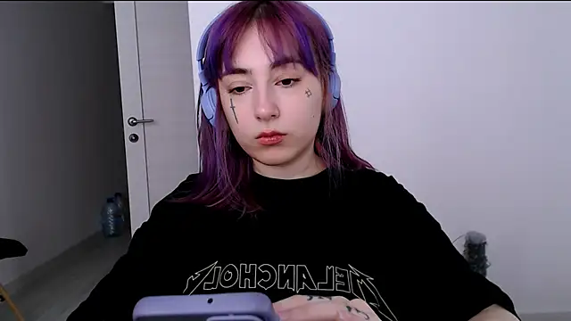 Snapshot of purplewitch chatting on March 4, 7:36 am purplewitch online show from March 4, 7:36 am