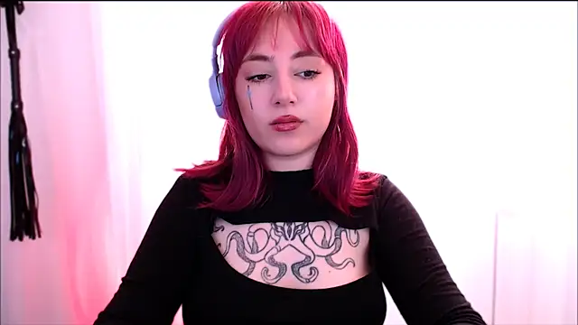 Snapshot of purplewitch chatting on March 18, 2:15 am purplewitch online show from March 18, 2:15 am