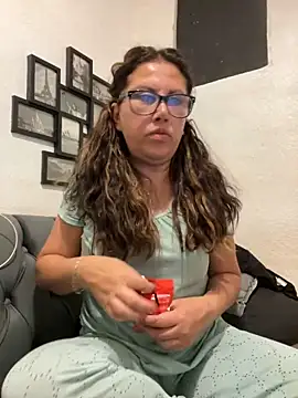 MirandaLatinaLovely online show from November 7, 3:50 am