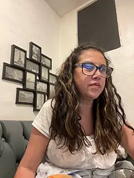 MirandaLatinaLovely online show from November 11, 5:29 am