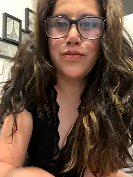 MirandaLatinaLovely online show from November 17, 4:51 am