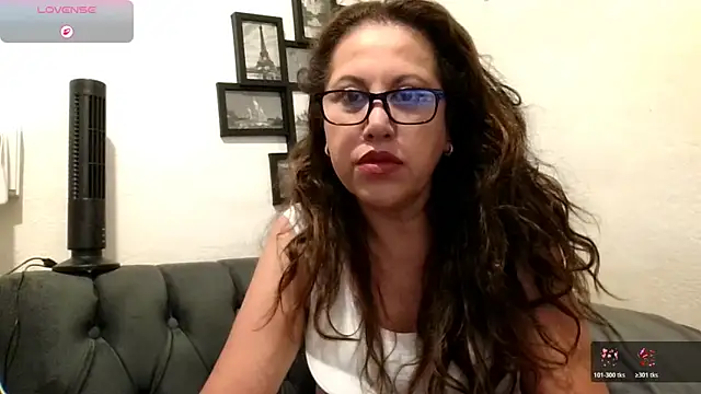 MirandaLatinaLovely online show from April 11, 4:55 pm