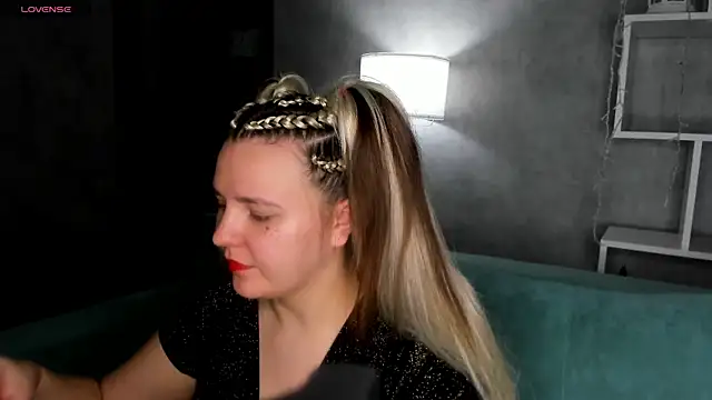 Jenny Jimmy online show from February 17, 9:28 am