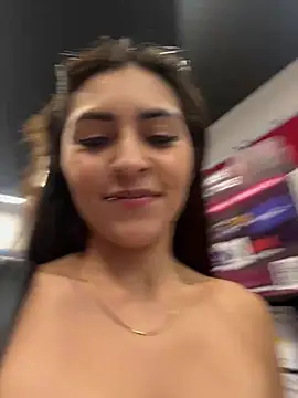 Sofiadelacruz online show from May 12, 8:50 pm