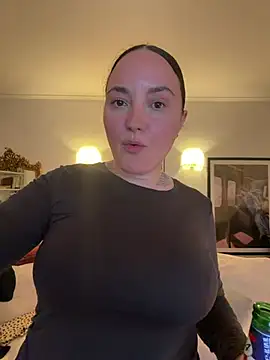 Snapshot of Orgasmille chatting on April 3, 6:28 pm Orgasmille online show from April 3, 6:28 pm