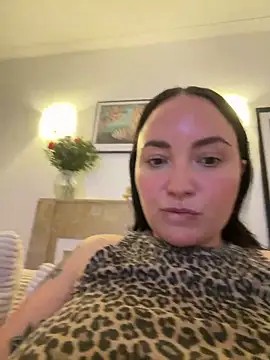 Snapshot of Orgasmille chatting on May 4, 8:27 pm Orgasmille online show from May 4, 8:27 pm