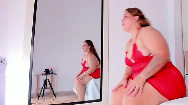 Snapshot of PauletteLannee chatting on February 14, 9:32 pm PauletteLannee online show from February 14, 9:32 pm