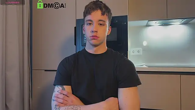 VincentSmith02 online show from April 9, 2:00 pm