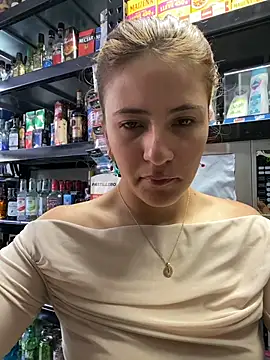 Snapshot of Andrea18_blonde chatting on June 25, 9:08 pm Andrea18 blonde online show from June 25, 9:08 pm