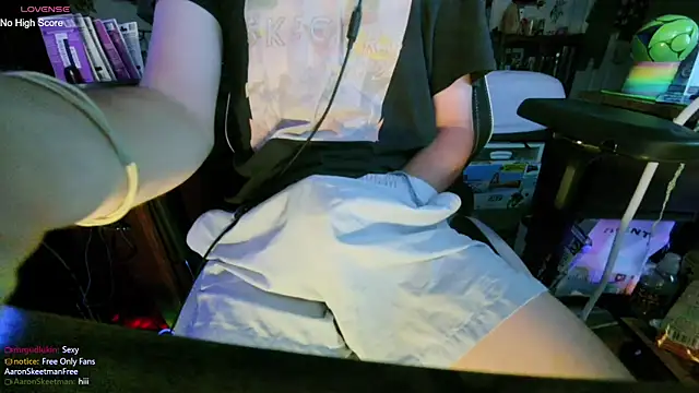 AaronSkeetman online show from July 14, 5:56 am
