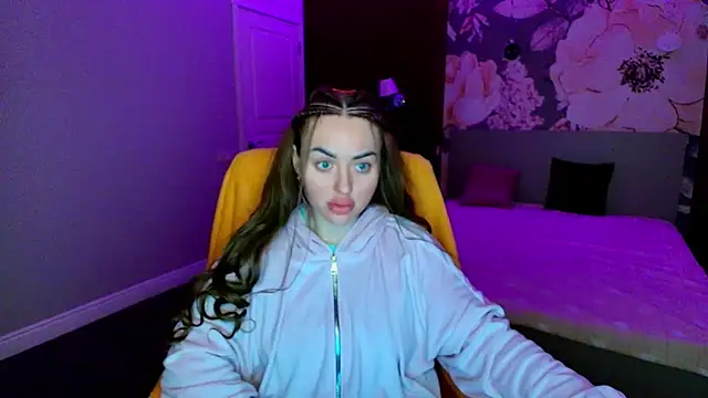 MissisCaty online show from April 16, 1:39 am