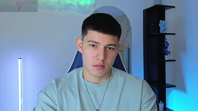 JamesCr  online show from June 5, 12:22 pm