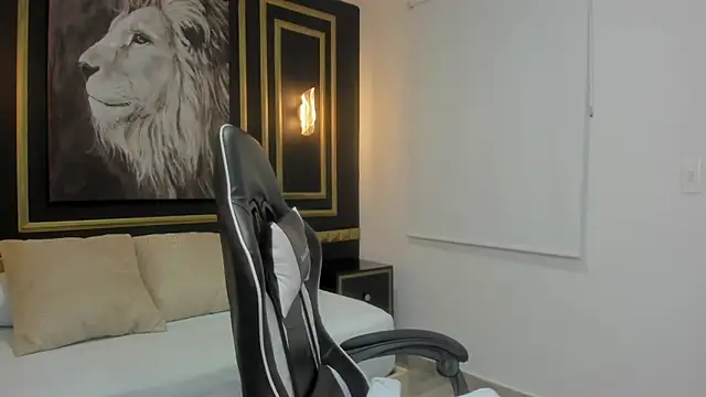 tiffanny doll  online show from March 12, 12:00 pm