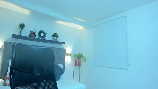 tiffanny doll  online show from April 21, 1:06 pm