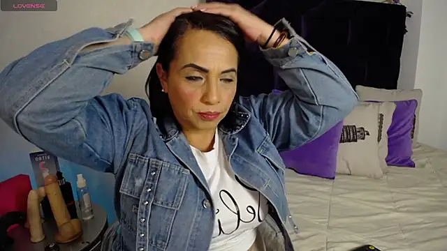 Snapshot of GochitaWild chatting on September 8, 8:19 pm GochitaWild online show from September 8, 8:19 pm