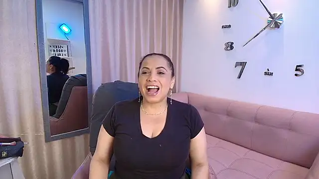 Snapshot of GochitaWild chatting on November 9, 1:31 pm GochitaWild online show from November 9, 1:31 pm