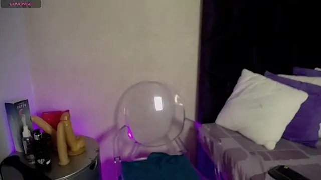 Snapshot of GochitaWild chatting on November 12, 8:30 pm GochitaWild online show from November 12, 8:30 pm