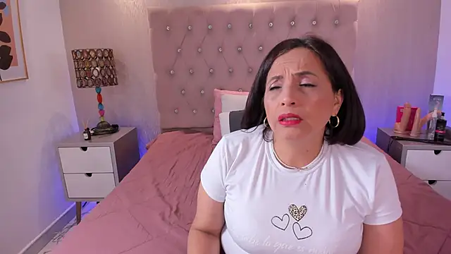 Snapshot of GochitaWild chatting on February 9, 8:24 pm GochitaWild online show from February 9, 8:24 pm