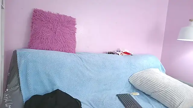 Snapshot of Hiyakasudere chatting on December 20, 12:29 am Hiyakasudere online show from December 20, 12:29 am