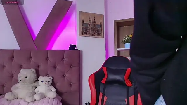 PepperTwink online show from April 13, 3:50 pm