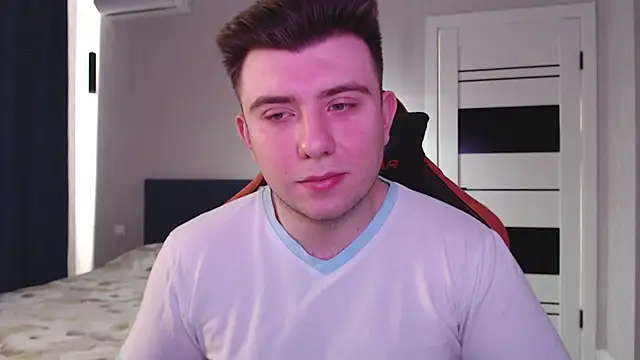 honey furry online show from March 13, 4:52 am