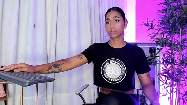 Snapshot of Alissemasiel chatting on May 2, 6:57 pm Alissemasiel online show from May 2, 6:57 pm