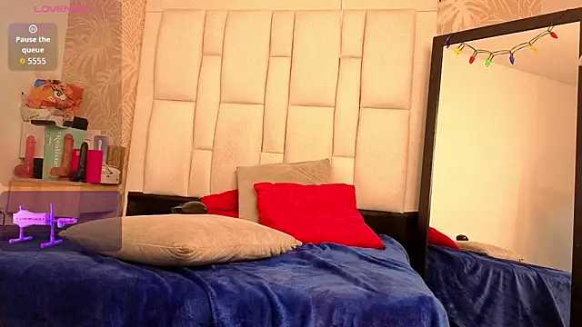 dafnnelewis online show from December 17, 11:16 am