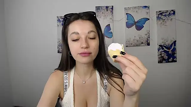 Snapshot of Eva_Eldis chatting on July 2, 10:43 am Eva Eldis online show from July 2, 10:43 am