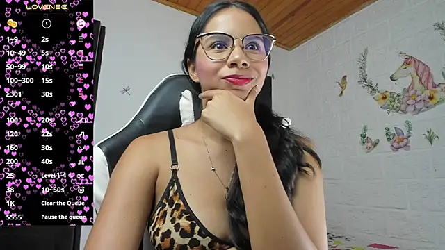 Snapshot of alisson_hoffman05 chatting on May 15, 11:34 pm alisson hoffman05 online show from May 15, 11:34 pm