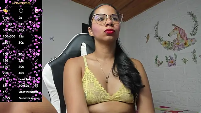 Snapshot of alisson_hoffman05 chatting on June 1, 9:49 pm alisson hoffman05 online show from June 1, 9:49 pm