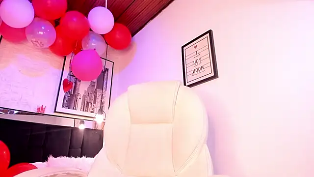 tylla  online show from February 18, 2:59 am