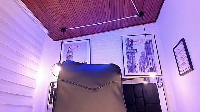 tylla  online show from October 17, 4:04 am