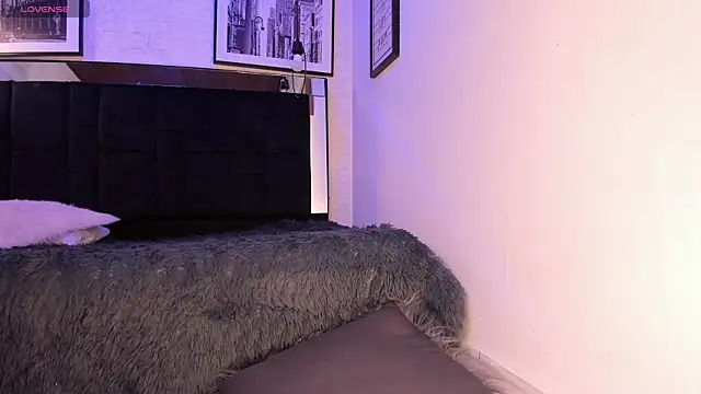 tylla  online show from November 10, 3:05 am