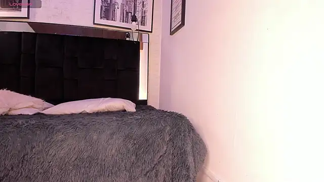 tylla  online show from November 13, 4:11 am