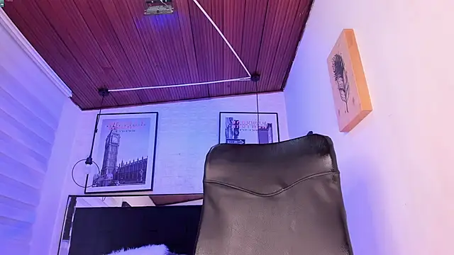 tylla  online show from January 12, 8:25 pm