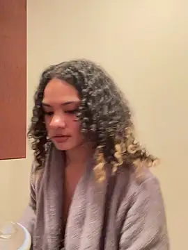 tastylolaaa online show from February 7, 10:29 am