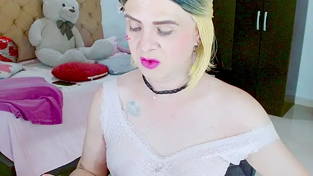 Snapshot of Dolldirtyxxx chatting on July 8, 11:31 pm Dolldirtyxxx online show from July 8, 11:31 pm