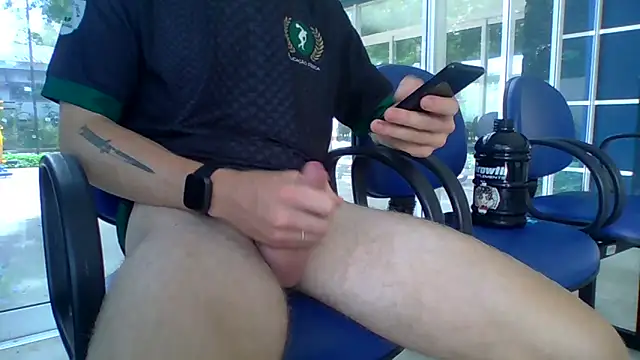 Snapshot of Novinho_pica_rosa chatting on February 2, 1:43 pm Novinho pica rosa online show from February 2, 1:43 pm