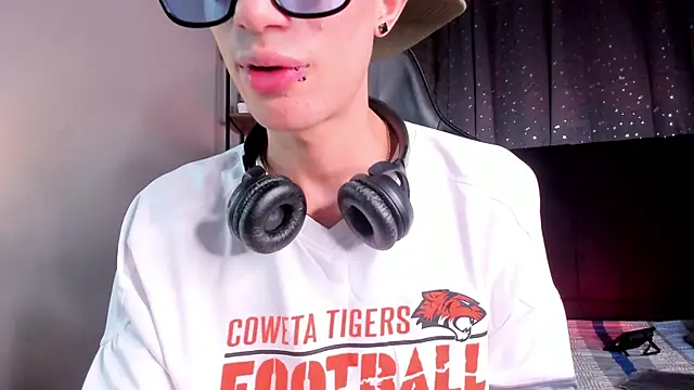 NovaaWheler online show from December 3, 6:17 pm