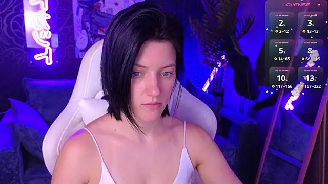 roxy riot  online show from March 29, 1:27 am